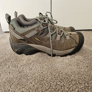 Keen Womens Hiking shoes